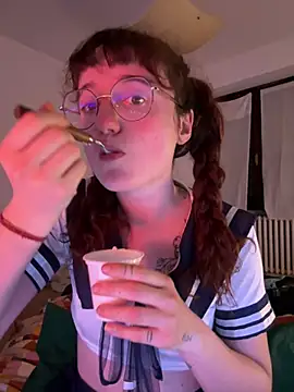 Snapshot of _foxygirl_ chatting on 03-15-25, 06:10 foxygirl online show from 03-15-25, 06:10