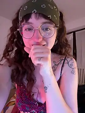 Snapshot of _foxygirl_ chatting on 03-16-25, 10:53 foxygirl online show from 03-16-25, 10:53