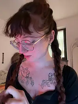 Snapshot of _foxygirl_ chatting on 03-22-25, 05:09 foxygirl online show from 03-22-25, 05:09