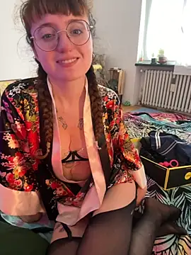 Snapshot of _foxygirl_ chatting on 10-21-25, 11:00 foxygirl online show from 10-21-25, 11:00