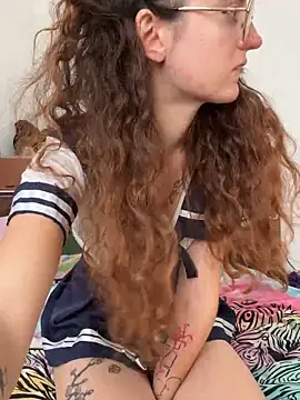 Snapshot of _foxygirl_ chatting on 10-28-25, 11:14 foxygirl online show from 10-28-25, 11:14