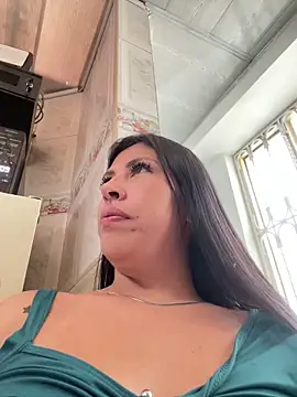 Snapshot of Alanna_atm_ chatting on 12-19-24, 04:02 Alanna atm online show from 12-19-24, 04:02