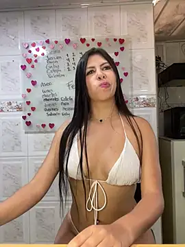 Snapshot of Alanna_atm_ chatting on 12-24-24, 09:00 Alanna atm online show from 12-24-24, 09:00