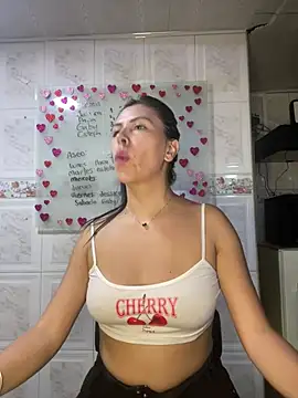 Snapshot of Alanna_atm_ chatting on 01-14-25, 11:58 Alanna atm online show from 01-14-25, 11:58