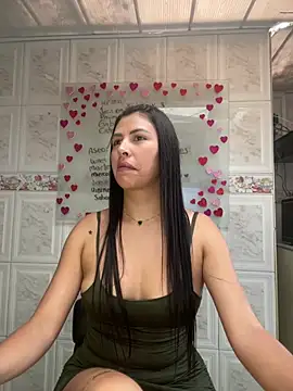 Snapshot of Alanna_atm_ chatting on 01-16-25, 07:20 Alanna atm online show from 01-16-25, 07:20