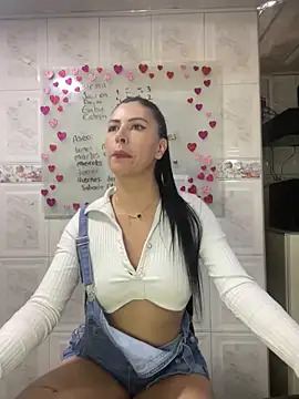 Snapshot of Alanna_atm_ chatting on 01-18-25, 08:09 Alanna atm online show from 01-18-25, 08:09