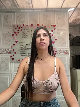 Snapshot of Alanna_atm_ chatting on 01-21-25, 02:37 Alanna atm online show from 01-21-25, 02:37