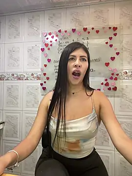 Snapshot of Alanna_atm_ chatting on 01-25-25, 07:49 Alanna atm online show from 01-25-25, 07:49