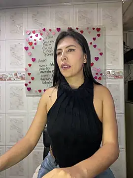 Snapshot of Alanna_atm_ chatting on 01-27-25, 10:16 Alanna atm online show from 01-27-25, 10:16