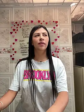 Snapshot of Alanna_atm_ chatting on 02-05-25, 03:09 Alanna atm online show from 02-05-25, 03:09