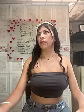 Snapshot of Alanna_atm_ chatting on 02-07-25, 02:47 Alanna atm online show from 02-07-25, 02:47