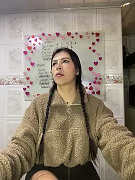 Snapshot of Alanna_atm_ chatting on 02-12-25, 01:06 Alanna atm online show from 02-12-25, 01:06