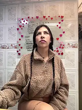 Snapshot of Alanna_atm_ chatting on 02-12-25, 04:11 Alanna atm online show from 02-12-25, 04:11