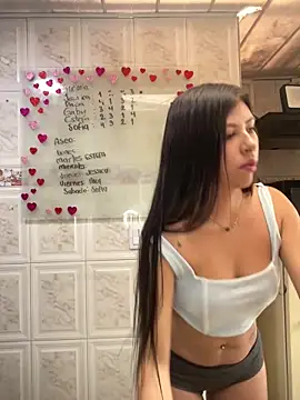 Snapshot of Alanna_atm_ chatting on 02-13-25, 04:17 Alanna atm online show from 02-13-25, 04:17