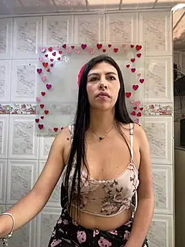 Snapshot of Alanna_atm_ chatting on 02-15-25, 02:11 Alanna atm online show from 02-15-25, 02:11