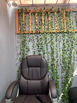 Snapshot of Alanna_atm_ chatting on 03-11-25, 04:51 Alanna atm online show from 03-11-25, 04:51