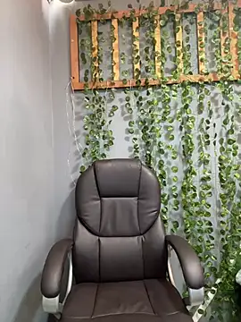 Snapshot of Alanna_atm_ chatting on 03-12-25, 02:23 Alanna atm online show from 03-12-25, 02:23