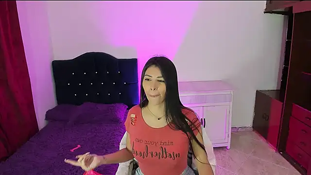 Snapshot of Alanna_atm_ chatting on 03-18-25, 04:37 Alanna atm online show from 03-18-25, 04:37