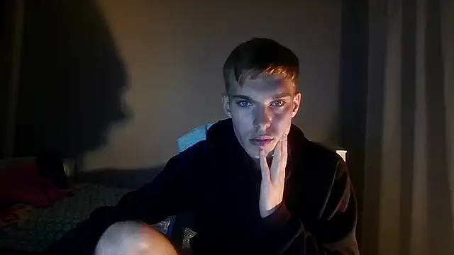 Snapshot of bluegaze6 chatting on 12-22-25, 11:29 bluegaze6 online show from 12-22-25, 11:29