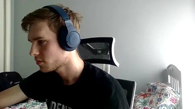 Snapshot of bluegaze6 chatting on 01-14-26, 01:11 bluegaze6 online show from 01-14-26, 01:11
