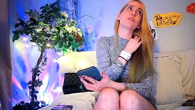 Snapshot of CanadianBeaver6969 chatting on 10-17-25, 09:56 CanadianBeaver6969 online show from 10-17-25, 09:56