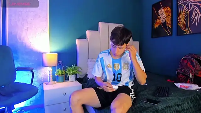 Snapshot of AlessandroDybala chatting on 02-28-25, 03:15 AlessandroDybala online show from 02-28-25, 03:15