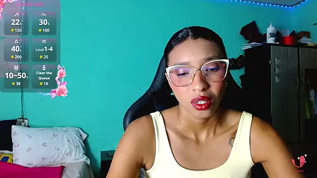 Snapshot of sensitive_brunette chatting on 06-09-26, 12:00 sensitive brunette online show from 06-09-26, 12:00