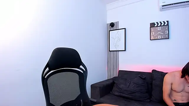 Snapshot of little_morbid chatting on 10-17-25, 02:15 little morbid online show from 10-17-25, 02:15