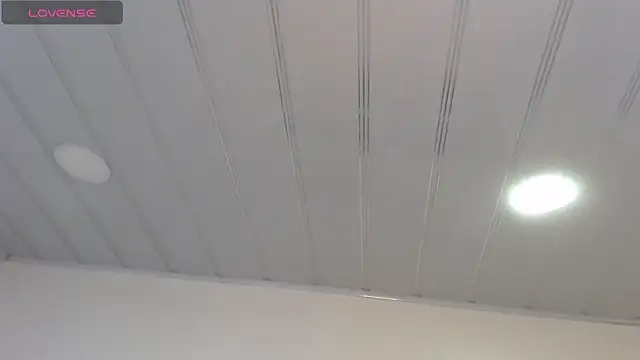 Snapshot of candy_lux_ chatting on 06-17-26, 06:42 candy lux online show from 06-17-26, 06:42