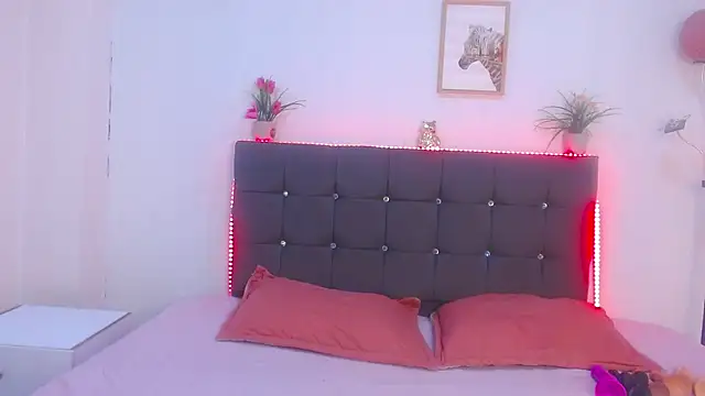 Snapshot of candy_lux_ chatting on 07-15-26, 07:30 candy lux online show from 07-15-26, 07:30