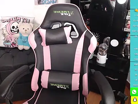 Snapshot of mollyshake1 chatting on 12-20-24, 10:27 mollyshake1 online show from 12-20-24, 10:27