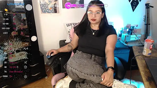 Snapshot of mollyshake1 chatting on 01-29-25, 05:19 mollyshake1 online show from 01-29-25, 05:19