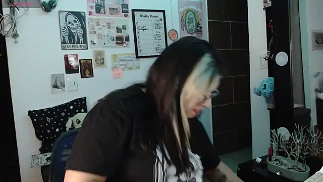 Snapshot of mollyshake1 chatting on 09-23-25, 05:54 mollyshake1 online show from 09-23-25, 05:54