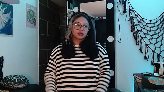 Snapshot of mollyshake1 chatting on 10-01-25, 07:03 mollyshake1 online show from 10-01-25, 07:03