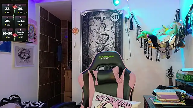 Snapshot of mollyshake1 chatting on 12-16-25, 06:40 mollyshake1 online show from 12-16-25, 06:40