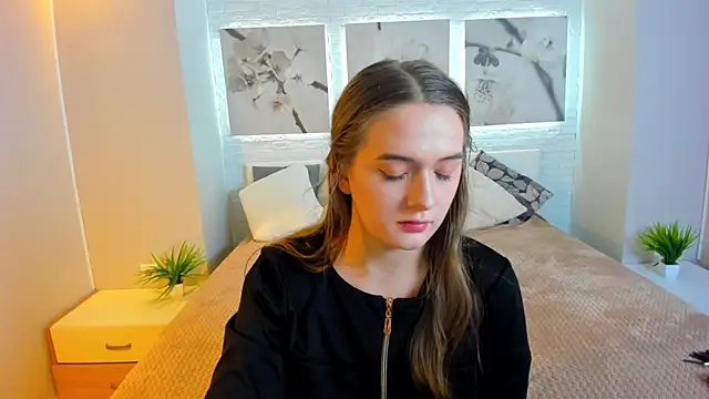 Snapshot of Grand_Vita chatting on 12-20-24, 06:45 Grand Vita online show from 12-20-24, 06:45