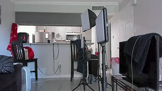 Snapshot of yiauana chatting on 06-13-26, 11:35 yiauana online show from 06-13-26, 11:35