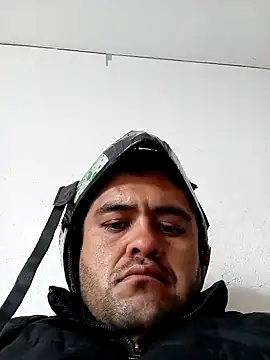 Snapshot of crowten chatting on 01-15-26, 03:27 crowten online show from 01-15-26, 03:27