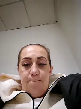 AvaLloyd online show from 02-16-25, 02:43