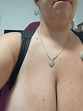 AvaLloyd online show from 11-12-25, 03:07