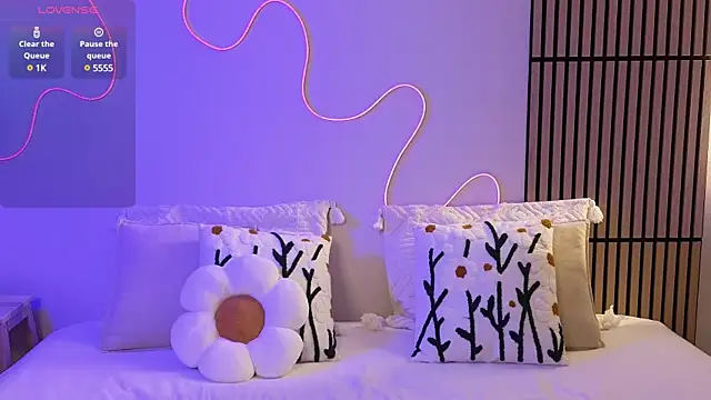 Ester Hill online show from 02-08-25, 08:21