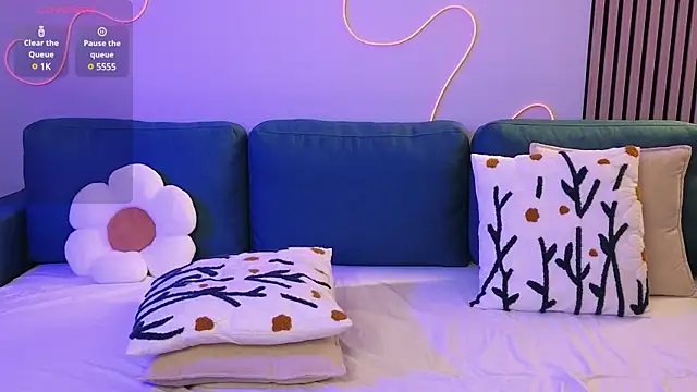 Ester Hill online show from 02-23-25, 01:57