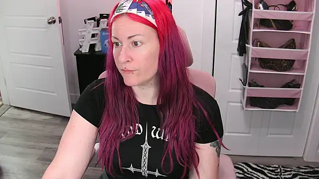 Snapshot of gennyrock chatting on 06-13-26, 12:47 gennyrock online show from 06-13-26, 12:47