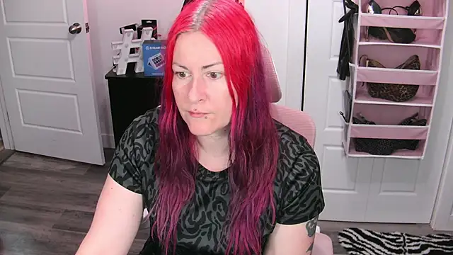 Snapshot of gennyrock chatting on 06-14-26, 02:52 gennyrock online show from 06-14-26, 02:52