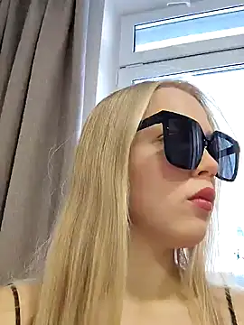 Snapshot of Little_Forest_ELF chatting on 12-20-24, 10:49 Little Forest ELF online show from 12-20-24, 10:49