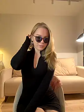 Snapshot of Little_Forest_ELF chatting on 10-26-25, 02:45 Little Forest ELF online show from 10-26-25, 02:45