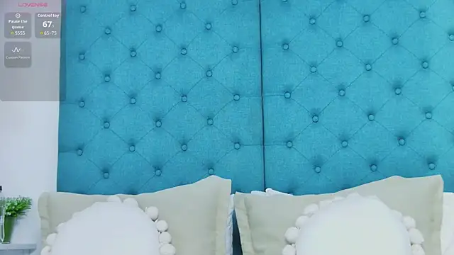 EmilyColle  online show from 12-19-25, 07:54