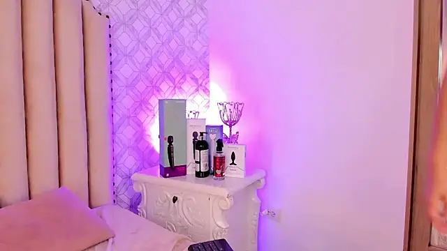 Charlotte  08 online show from 01-31-25, 11:35