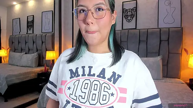 Snapshot of sweet--emily chatting on 12-21-24, 03:47 sweet--emily online show from 12-21-24, 03:47