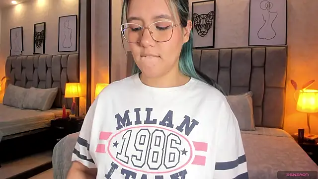 Snapshot of sweet--emily chatting on 12-21-24, 06:52 sweet--emily online show from 12-21-24, 06:52